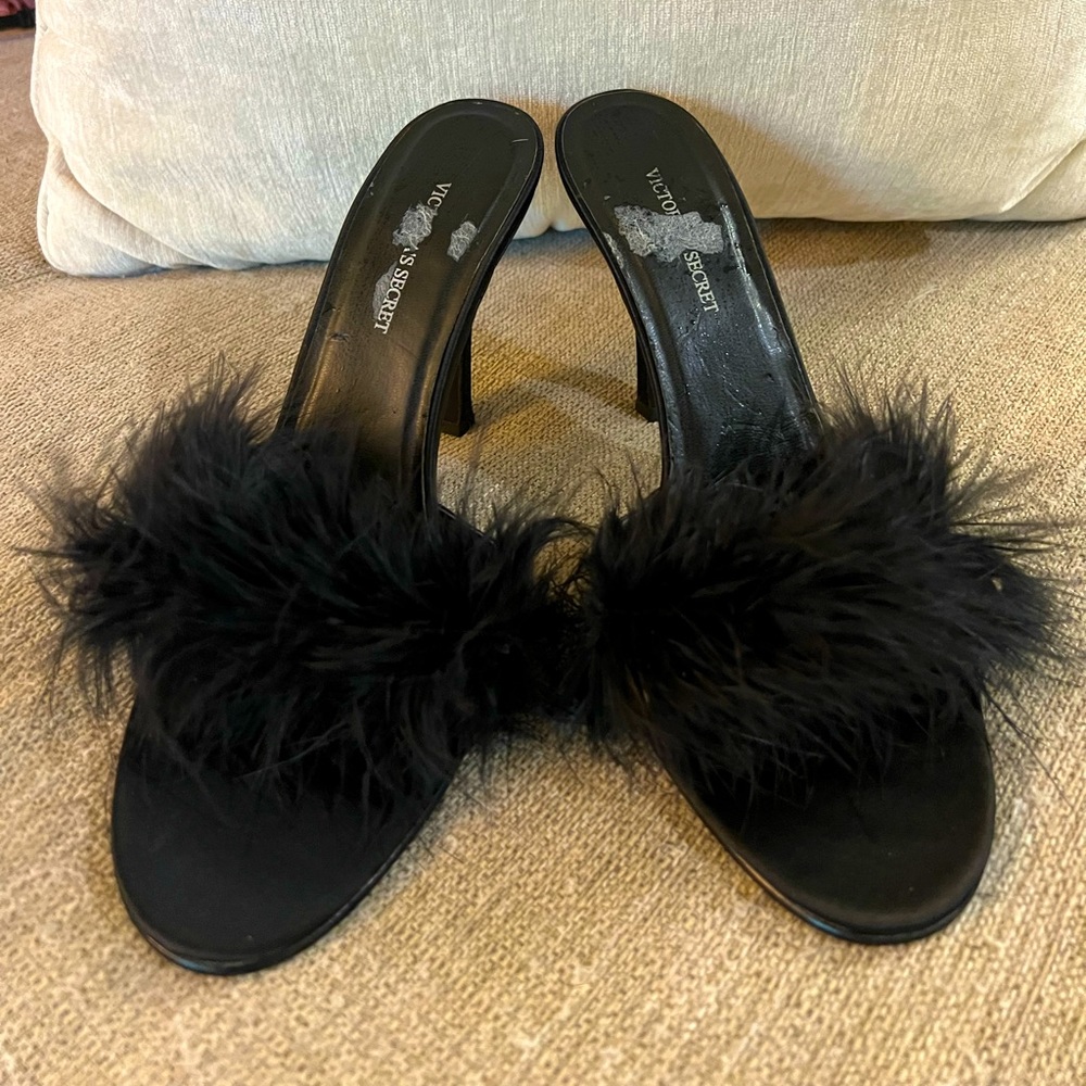 Vintage looking lingerie, black feather, satin 4” bedroom heels like new.